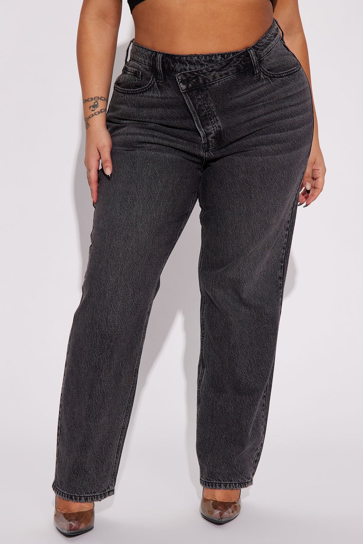 The Crossover Straight Leg Jeans - Black