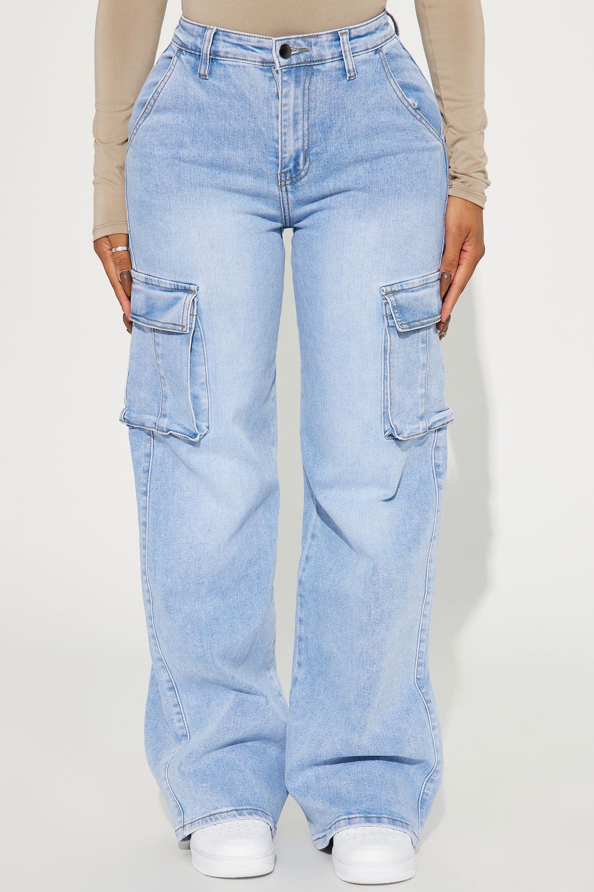 Not That Serious Stretch Cargo Jeans - Light Wash